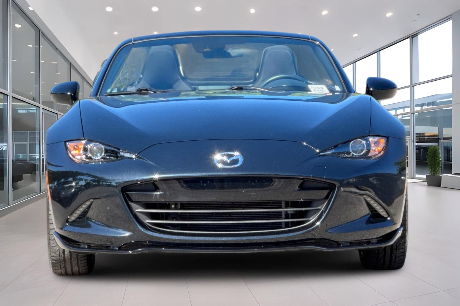Used 2021 MAZDA MX-5 Miata Club w/ Appearance Package RWD image 9
