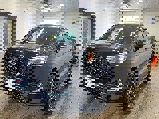 Used 2023 Ford Edge ST w/ Cargo Accessory Package image 4