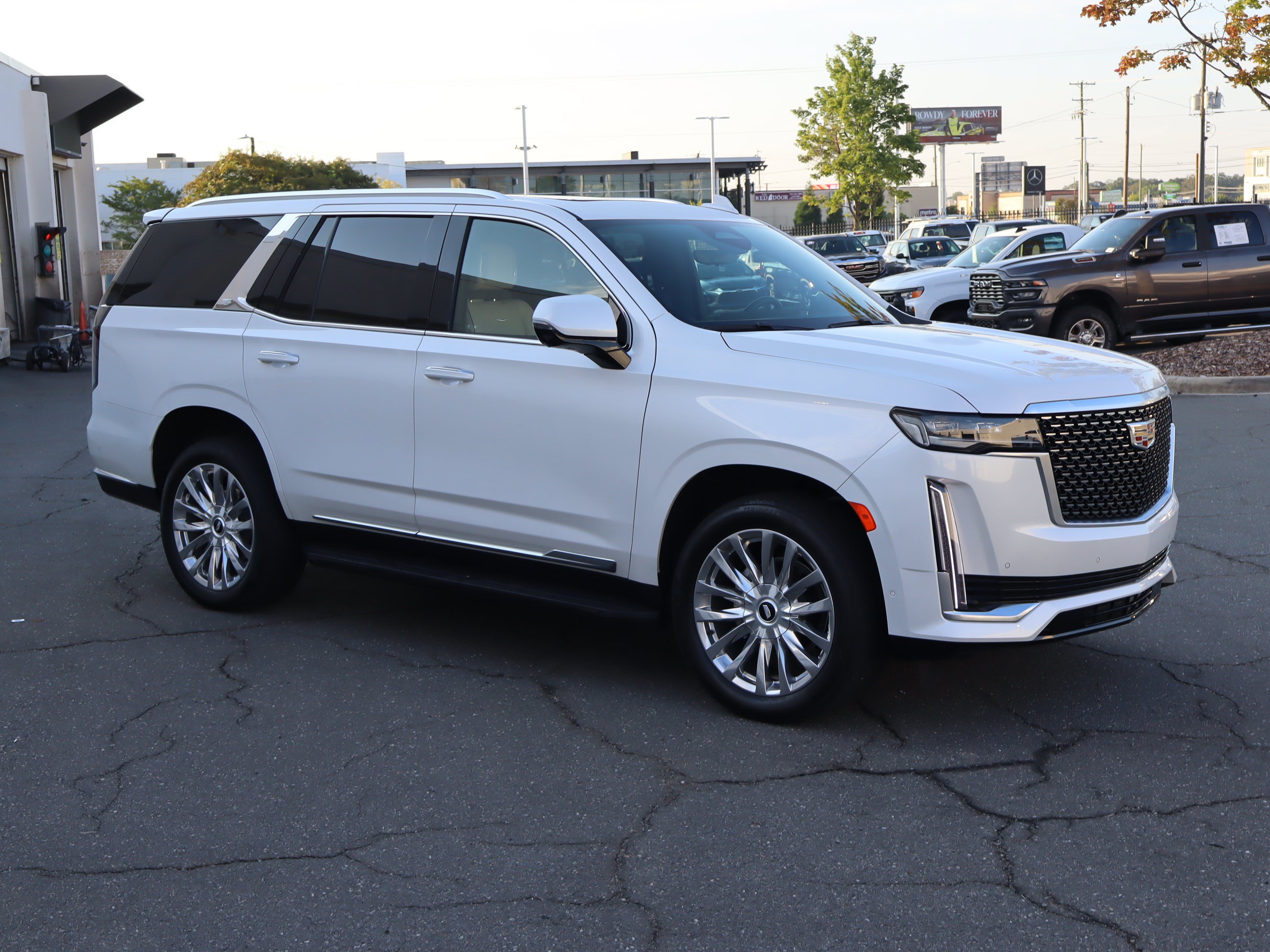 Used 2023 Cadillac Escalade Premium Luxury w/ Performance Package AWD/4WD image 2