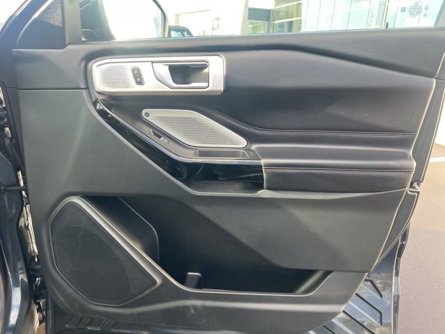 Certified 2022 Ford Explorer Platinum w/ Equipment Group 601A image 10