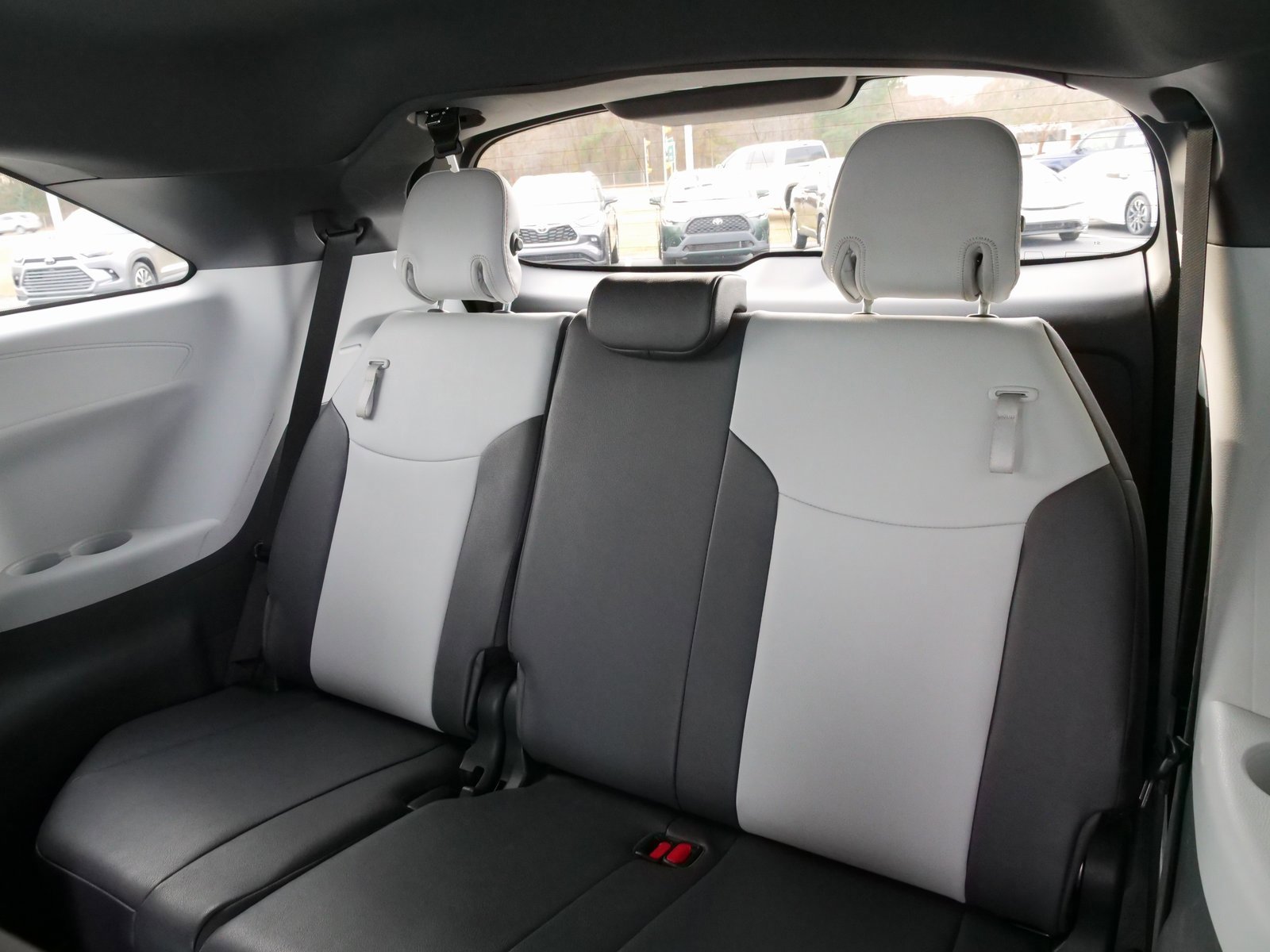 Used 2023 Toyota Sienna XSE image 16