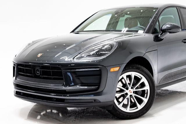 Used 2024 Porsche Macan AWD/4WD image 2