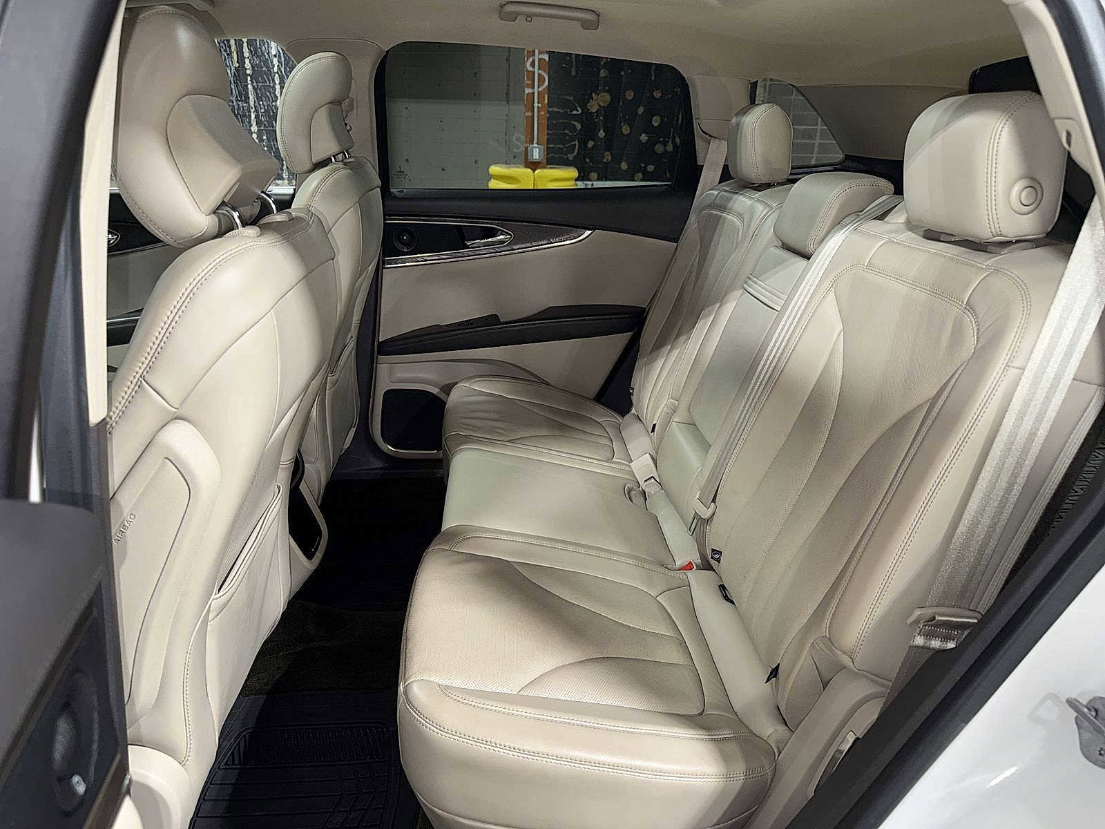 Used 2016 Lincoln MKX Reserve w/ Cargo Accessories Package image 17