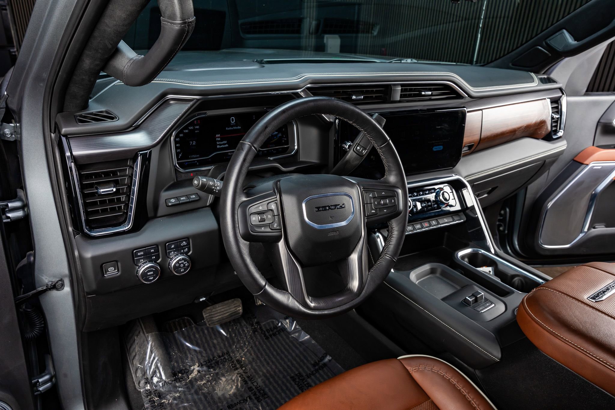 Used 2024 GMC Sierra 2500 Denali Ultimate w/ Max Trailering Package AWD/4WD image 18