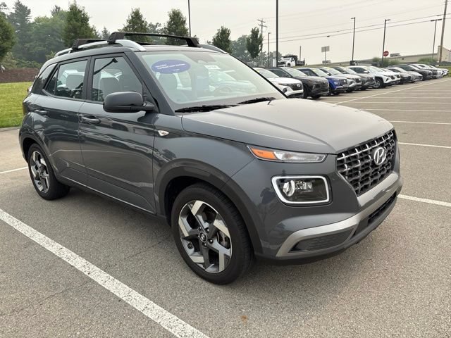 Used 2025 Hyundai Venue Limited FWD image 7