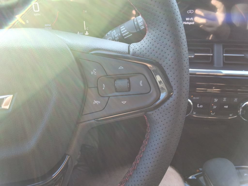 New 2026 Chevrolet Trax RS w/ Sunroof Package FWD image 25