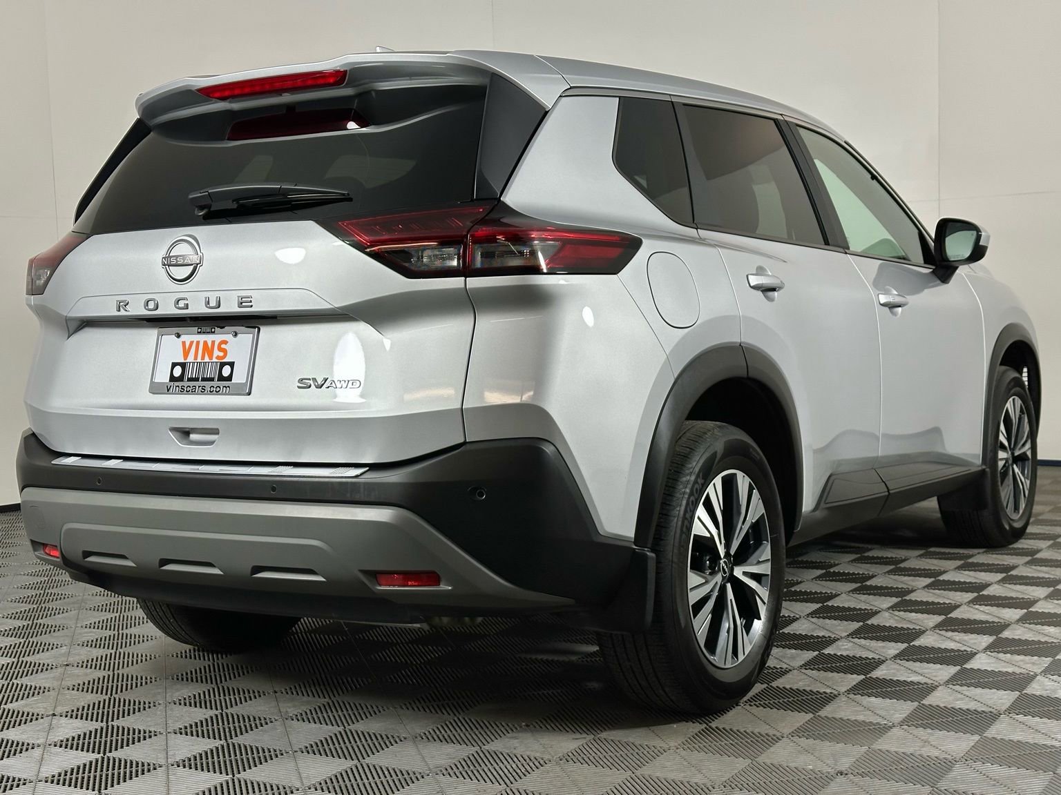 Used 2023 Nissan Rogue SV image 4