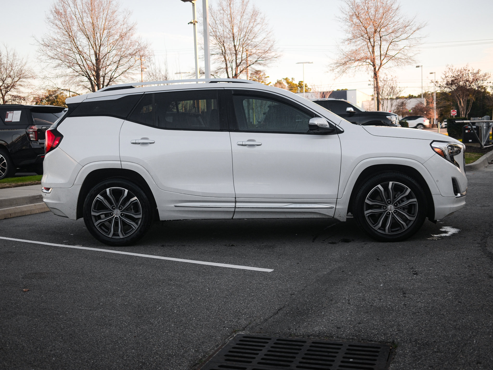 Used 2020 GMC Terrain Denali w/ Denali Premium Package image 8