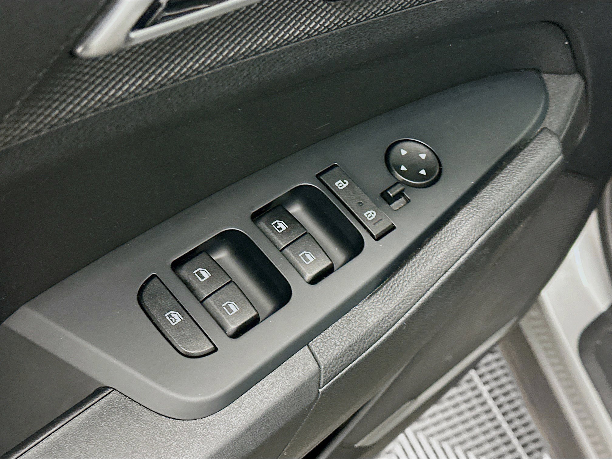 Used 2025 Kia Sportage LX image 15