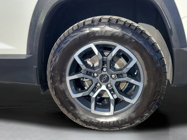 Used 2025 Chevrolet Equinox ACTIV w/ Safety and Technology Package image 13