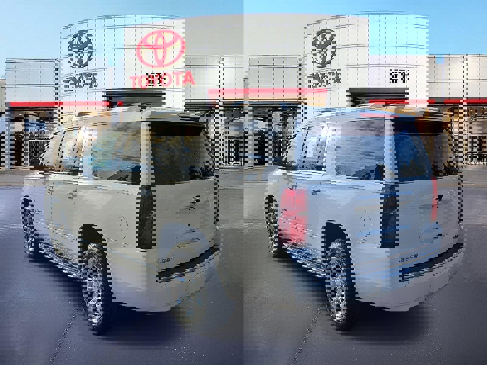 Used 2017 Chevrolet Suburban Premier image 5