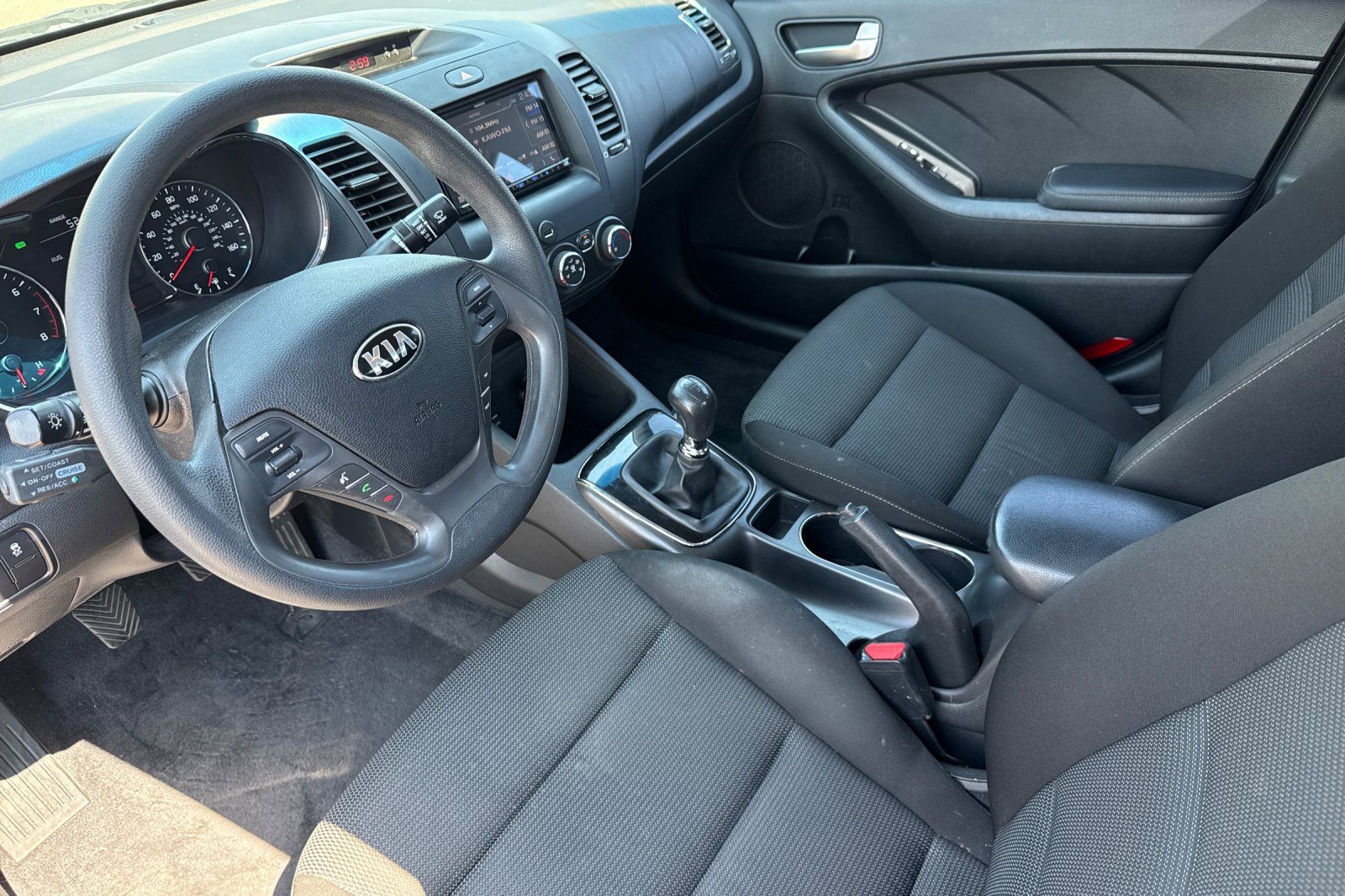 Used 2017 Kia Forte LX FWD image 4