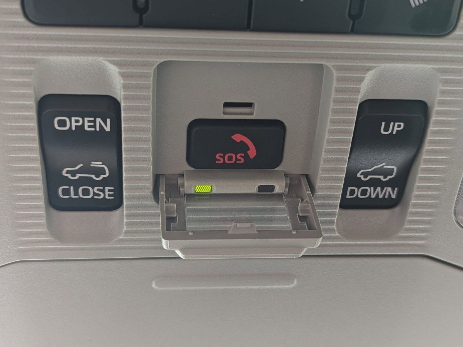 Used 2025 Toyota RAV4 XLE Premium image 28