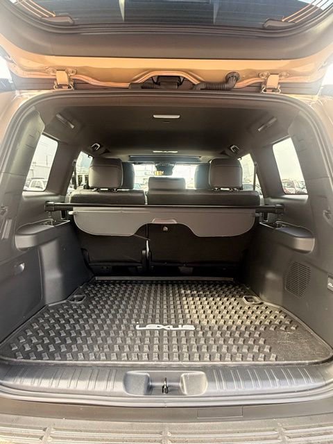 Used 2024 Lexus GX 550 image 3