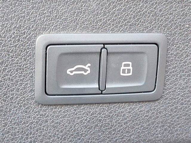 Used 2018 Audi Q3 2.0T Premium w/ Convenience Package image 26