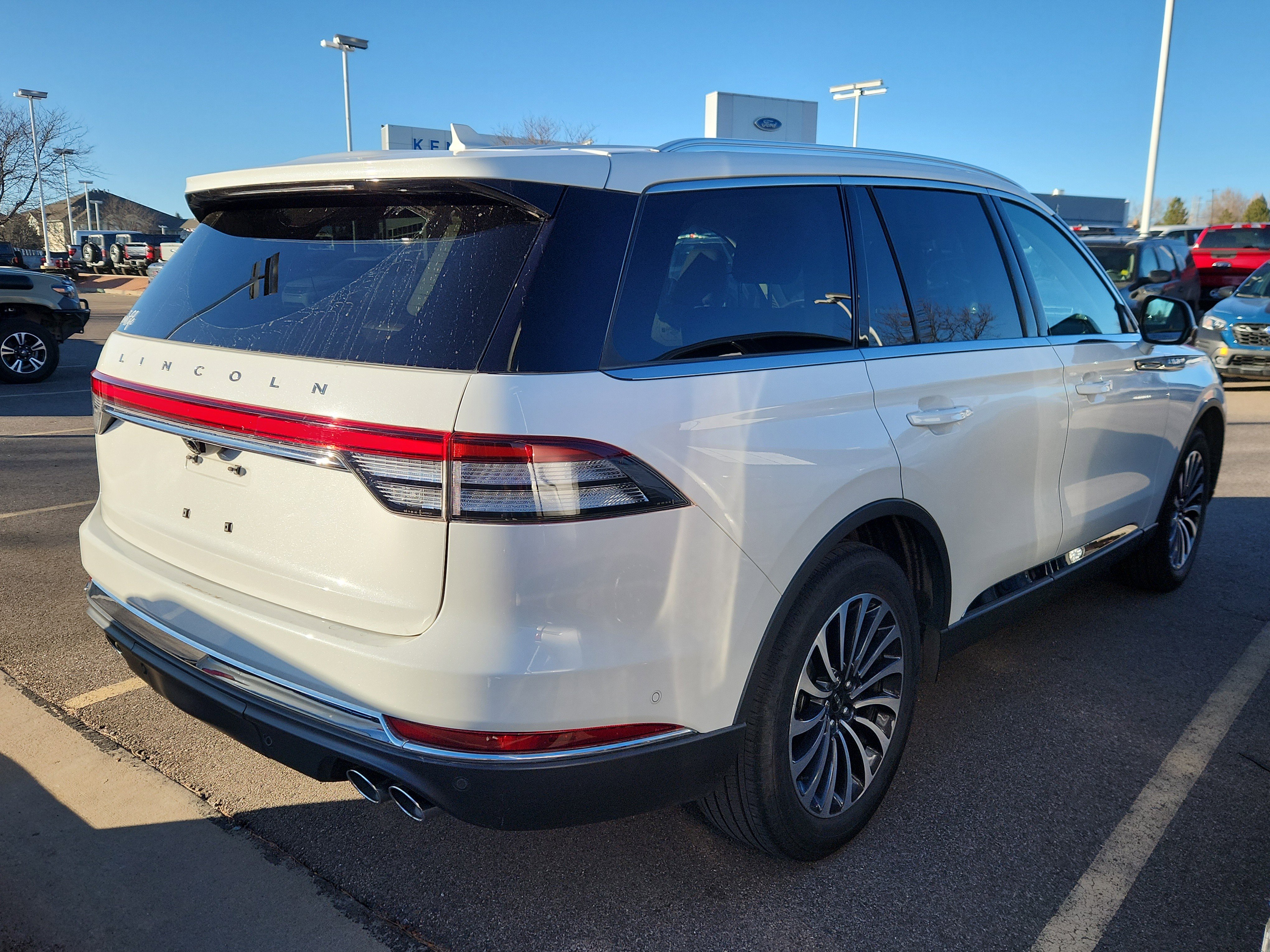 Used 2023 Lincoln Aviator Reserve w/ Equipment Group 201A image 4