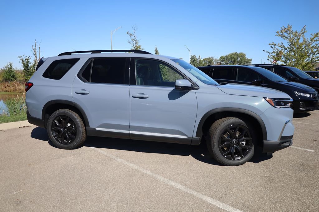 New 2025 Honda Pilot Touring image 7
