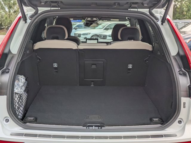New 2026 Volvo XC60 T8 Plus w/ Protection Package Premier AWD/4WD image 13