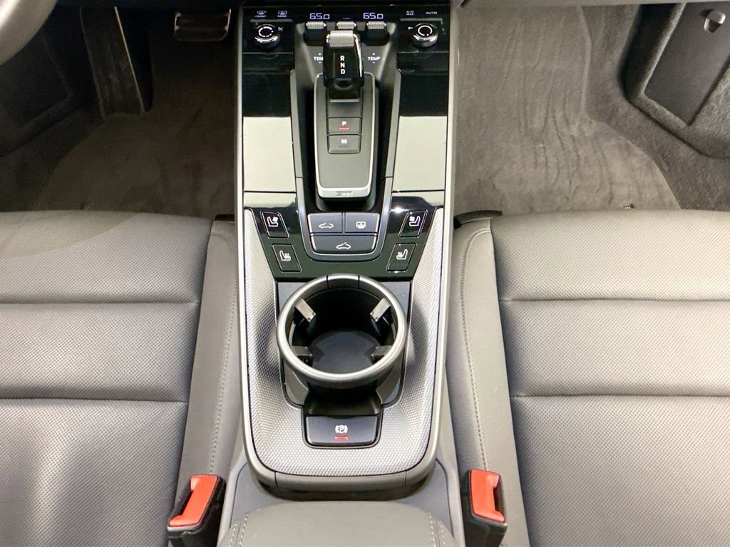 Used 2022 Porsche 911 Carrera RWD image 12