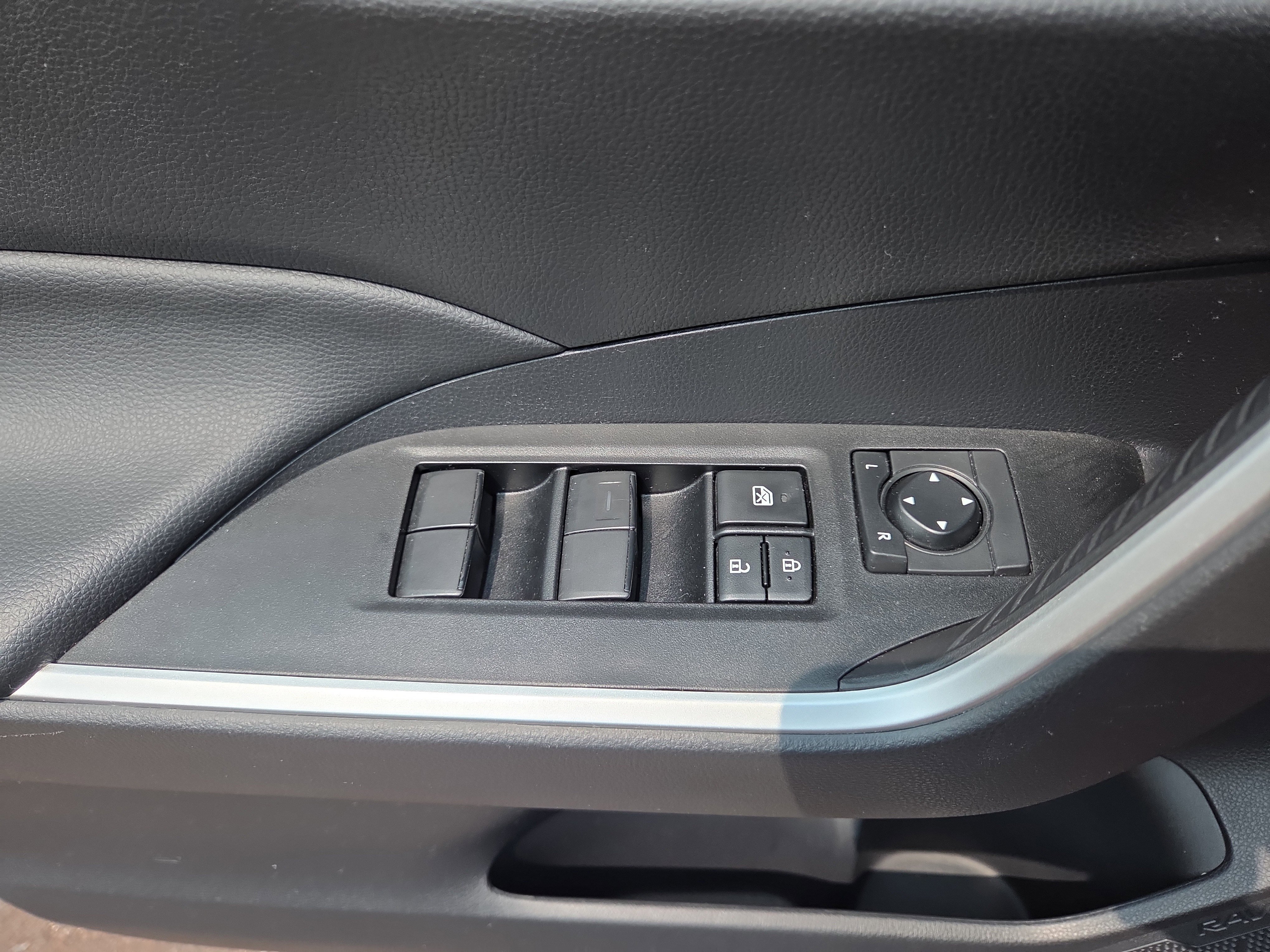 Certified 2023 Toyota RAV4 LE image 33