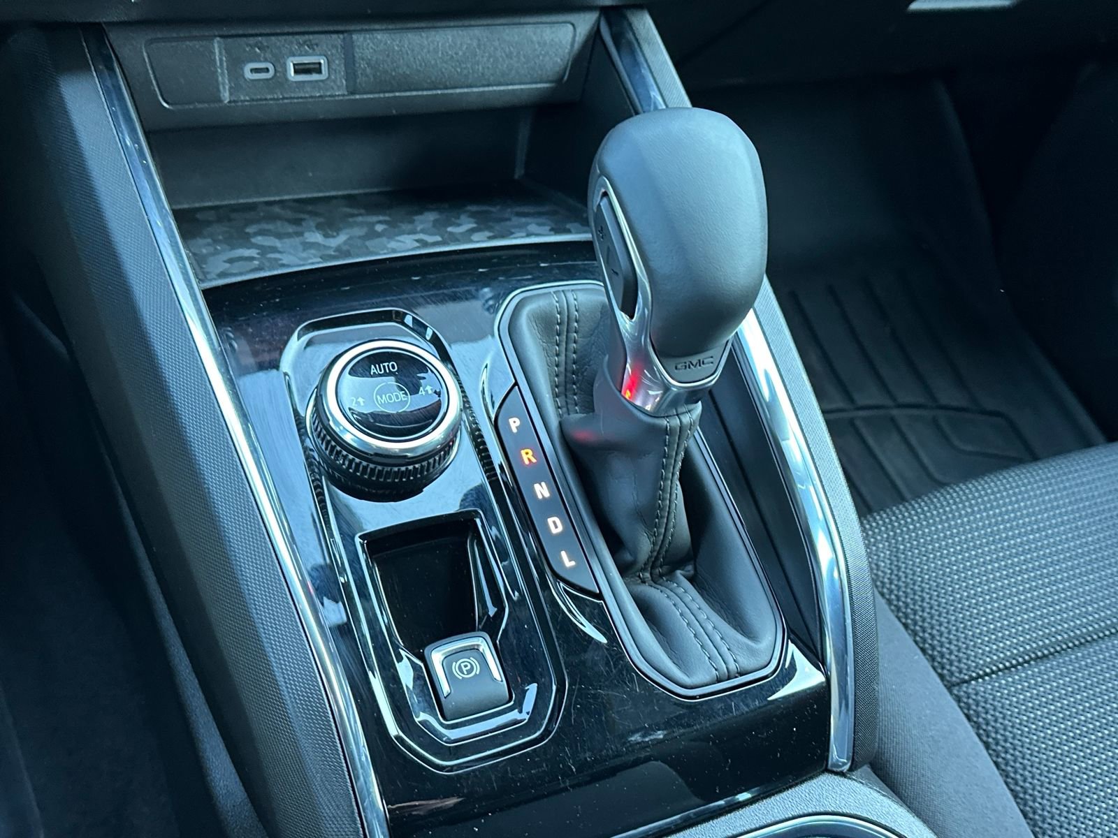 Used 2025 GMC Canyon Elevation w/ Convenience Package image 16