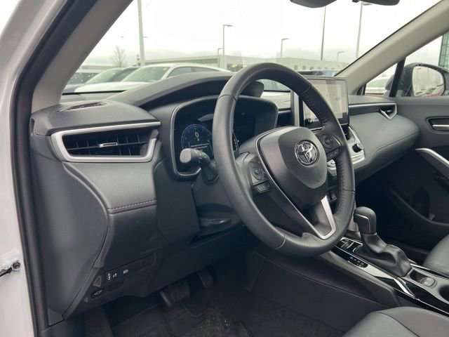 Used 2025 Toyota Corolla Cross XLE image 9