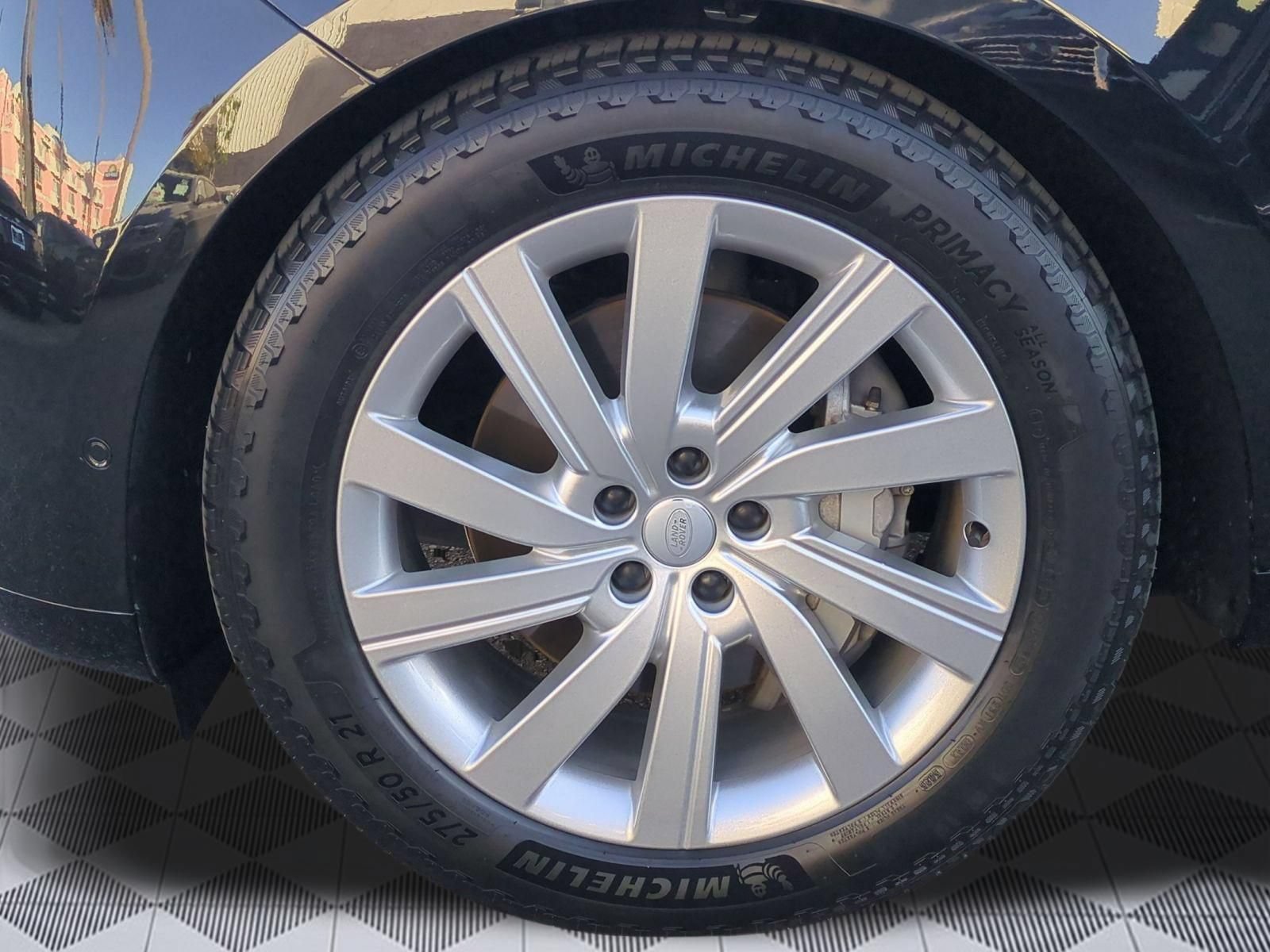 Used 2025 Land Rover Range Rover Long Wheelbase SE AWD/4WD image 9