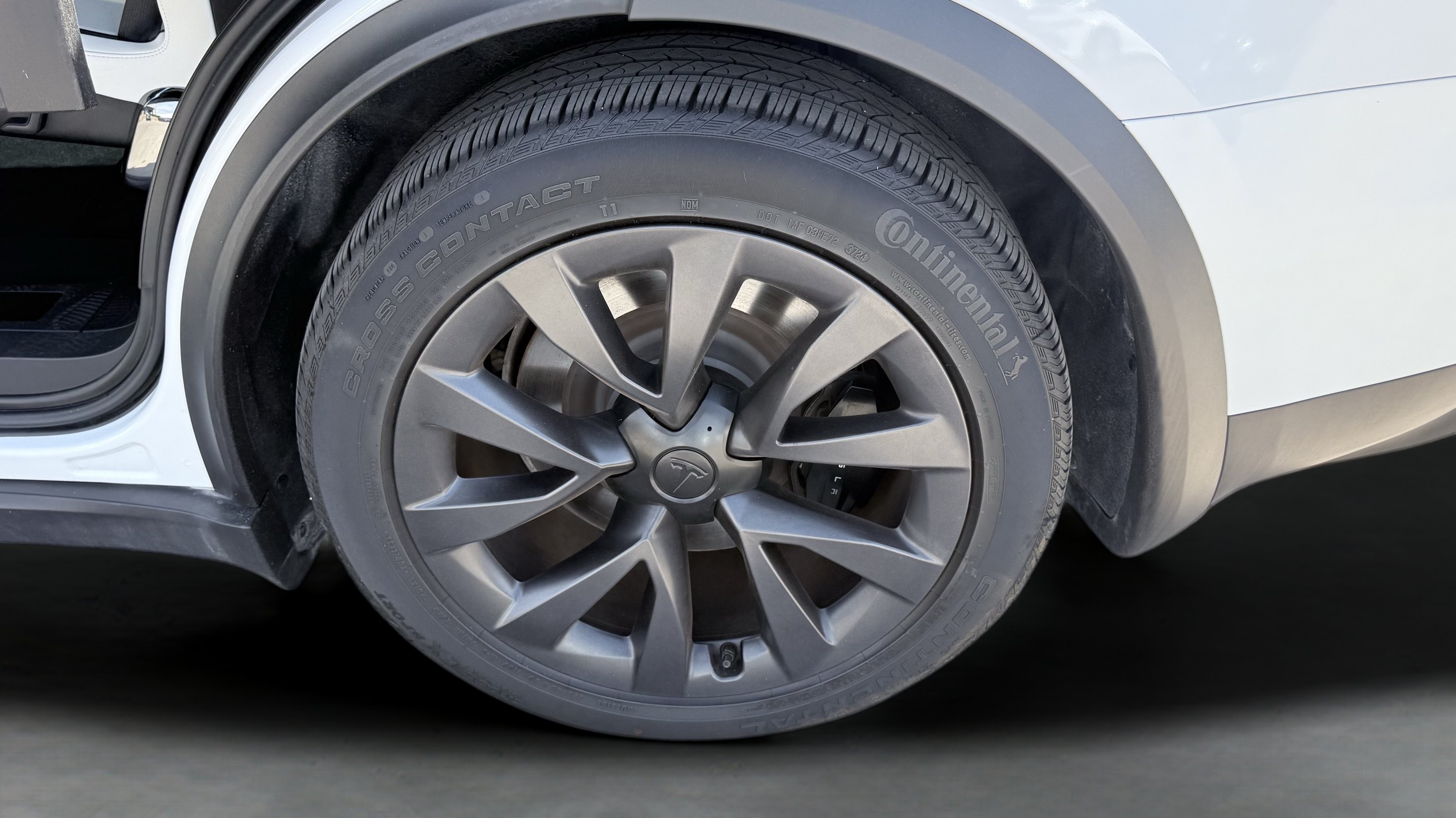 Used 2025 Tesla Model X AWD/4WD image 16