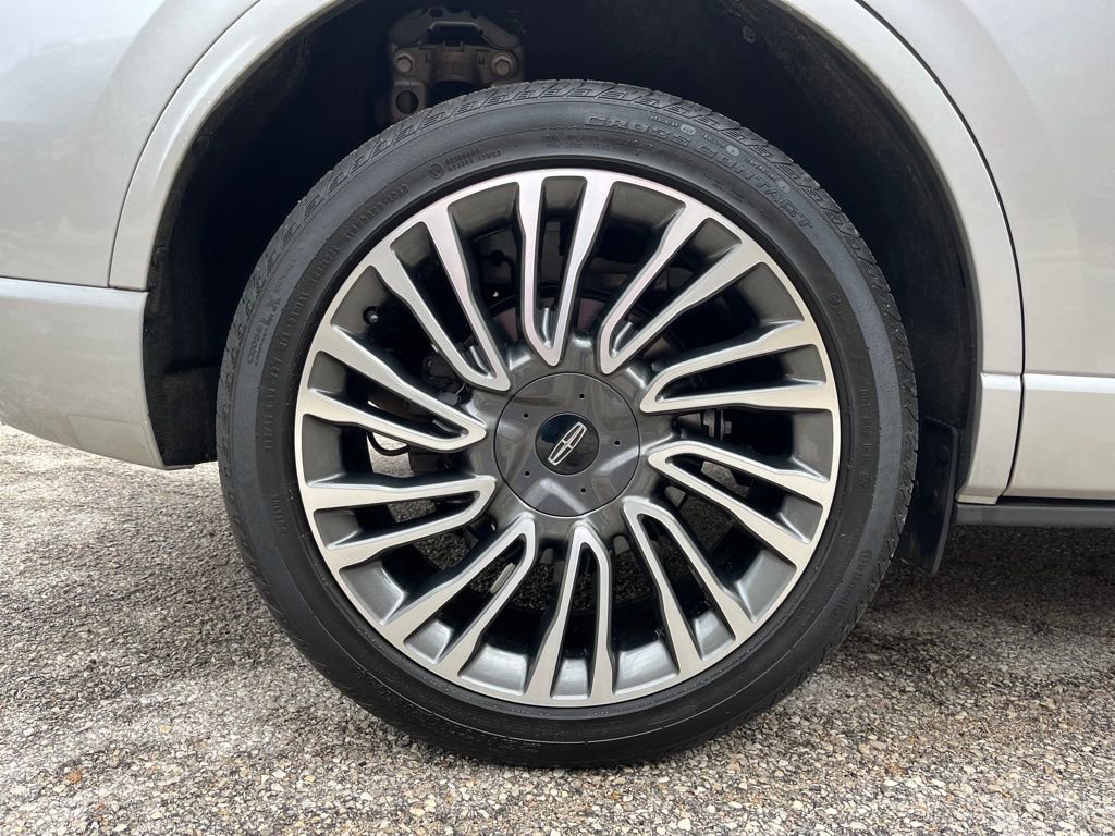 Used 2020 Lincoln Corsair Reserve w/ Appearance Package image 23