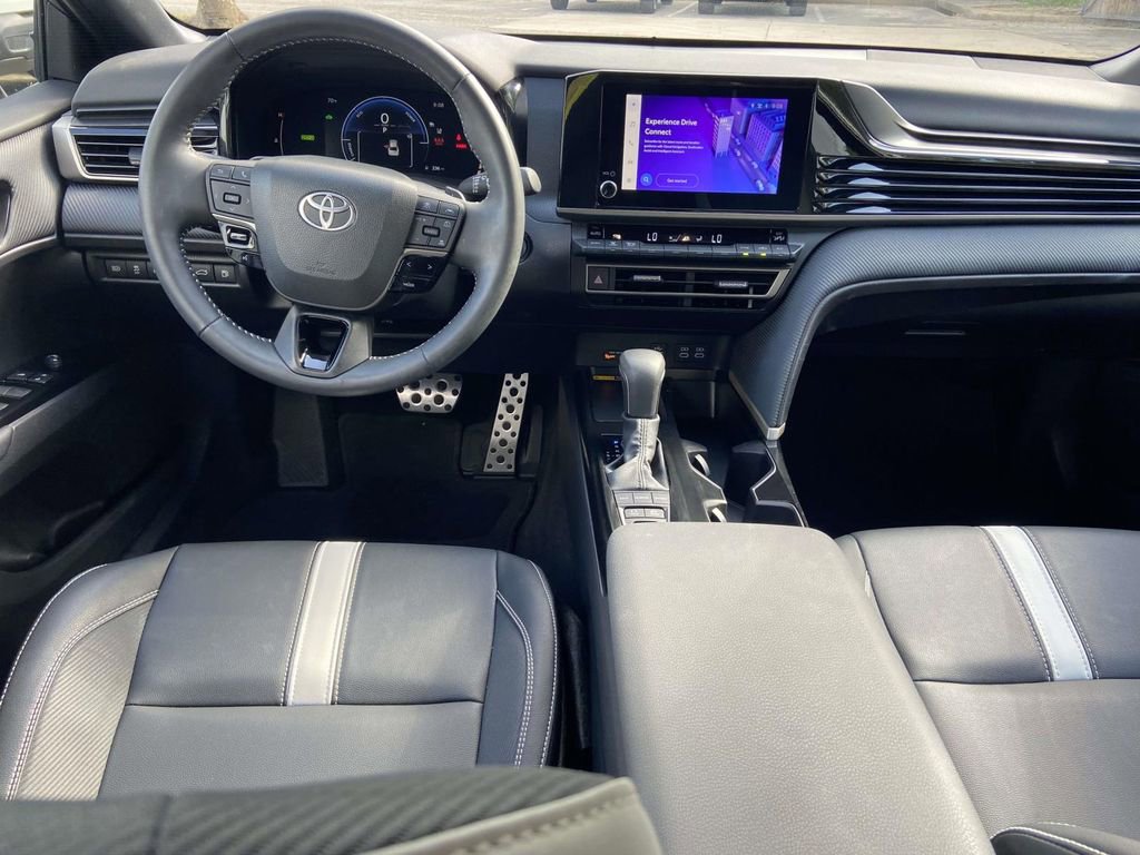 Used 2025 Toyota Camry SE w/ Convenience Package FWD image 11