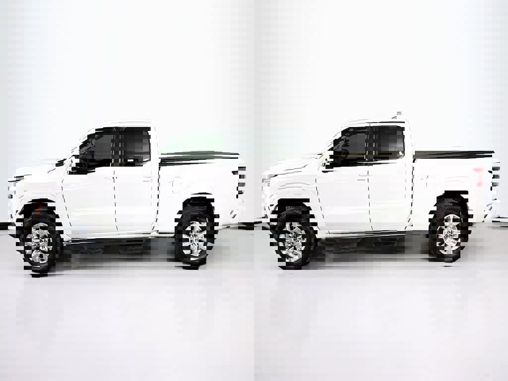 Used 2024 Nissan Frontier SV w/ Technology Package image 3