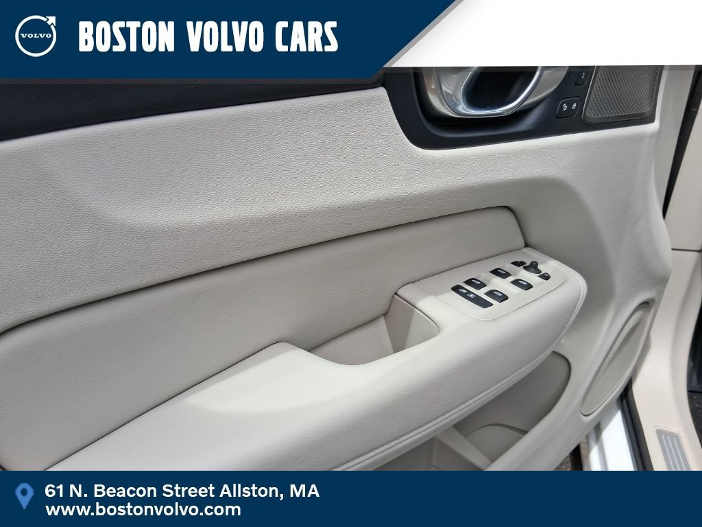New 2026 Volvo XC60 T8 Ultra w/ Protection Package Premier AWD/4WD image 9