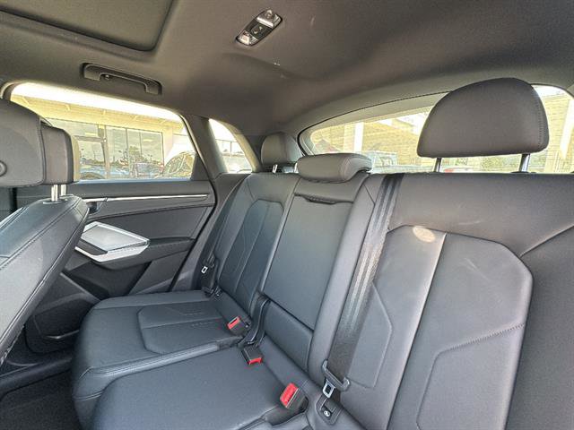 Used 2025 Audi Q3 2.0T Premium image 13