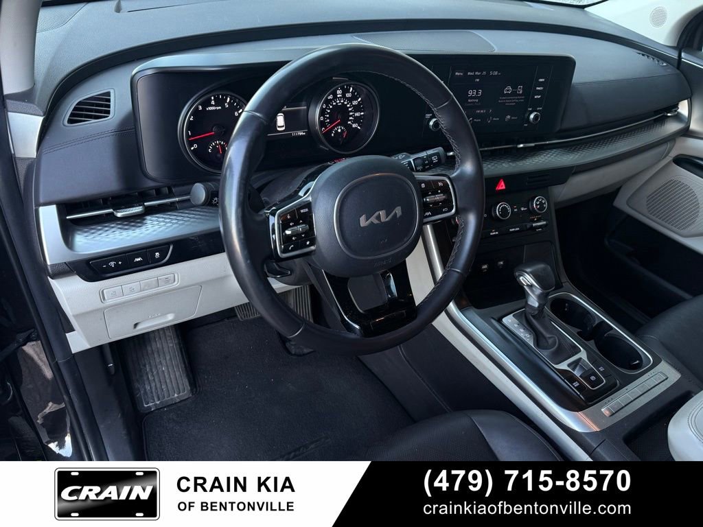 Used 2024 Kia Carnival LX image 10