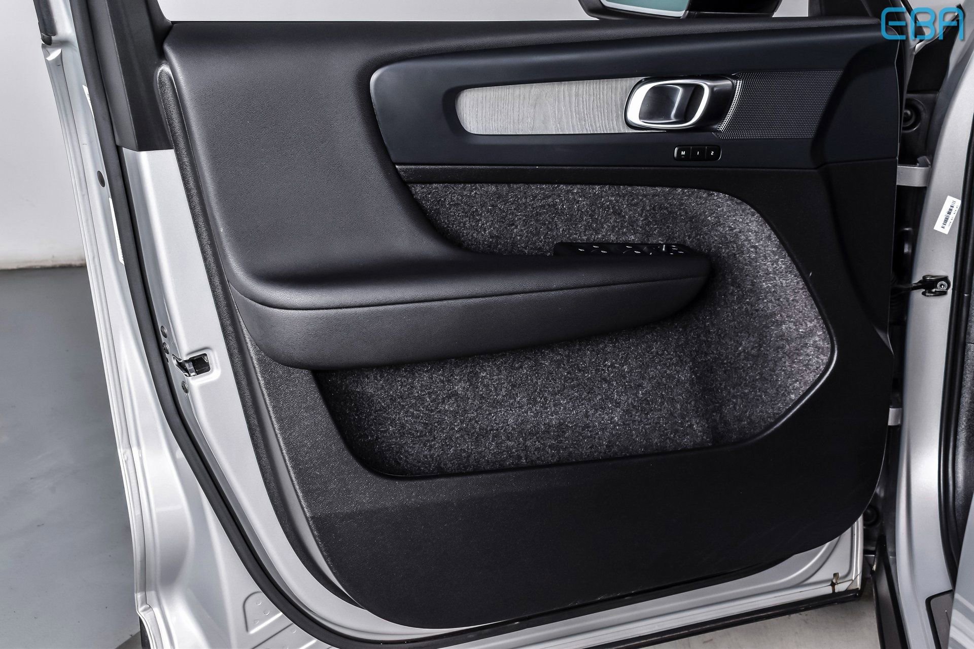 Used 2025 Volvo XC40 B5 Plus image 15