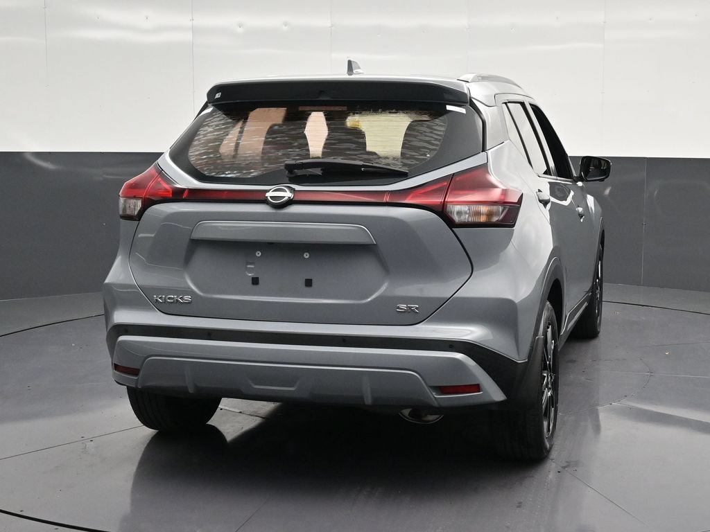 Used 2022 Nissan Kicks SR w/ Premium Package FWD image 2