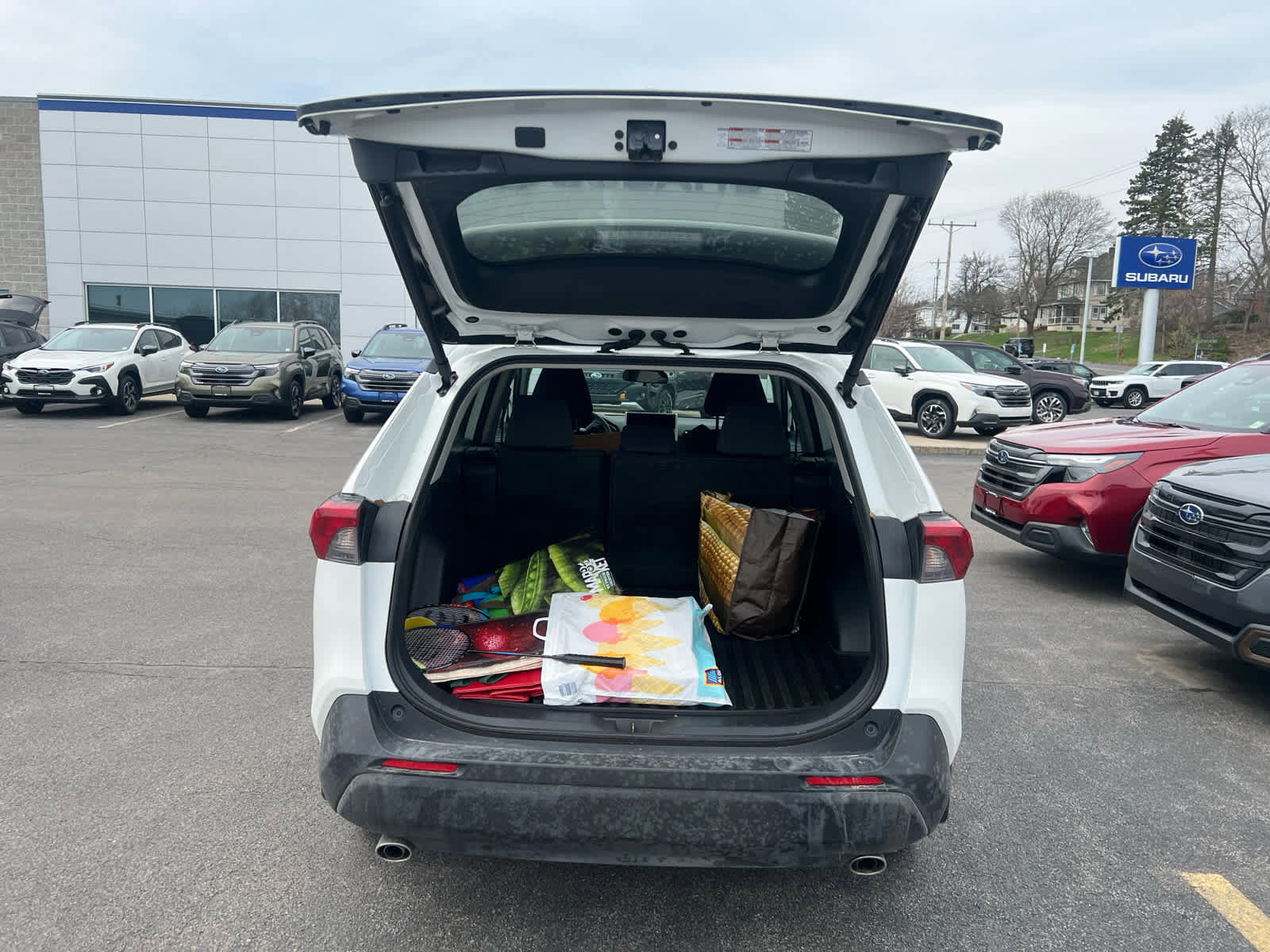 Used 2024 Toyota RAV4 XLE w/ Convenience Package image 5