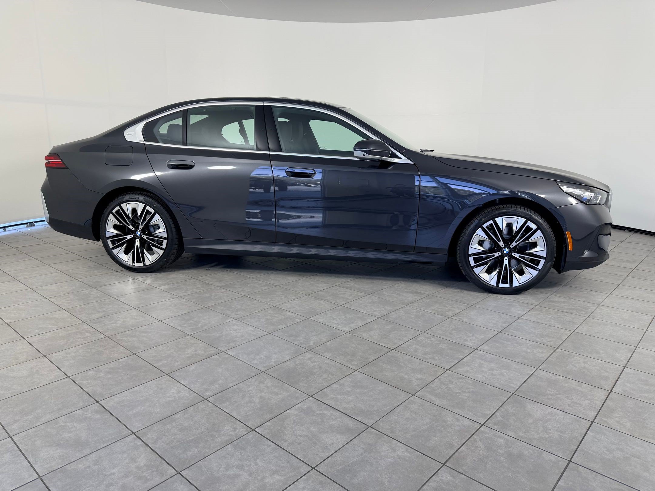 New 2026 BMW 530i RWD image 8
