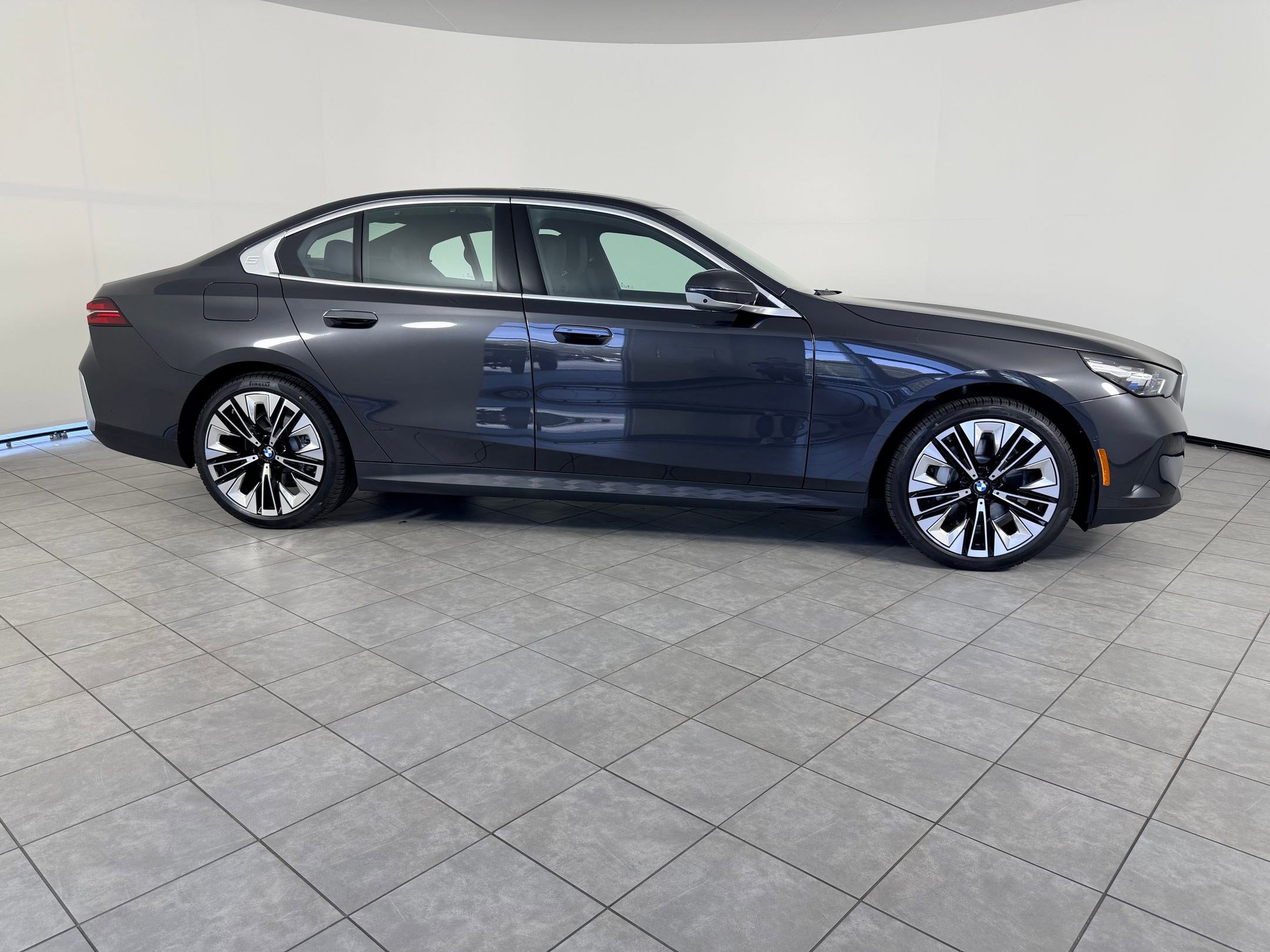New 2026 BMW 530i RWD image 8