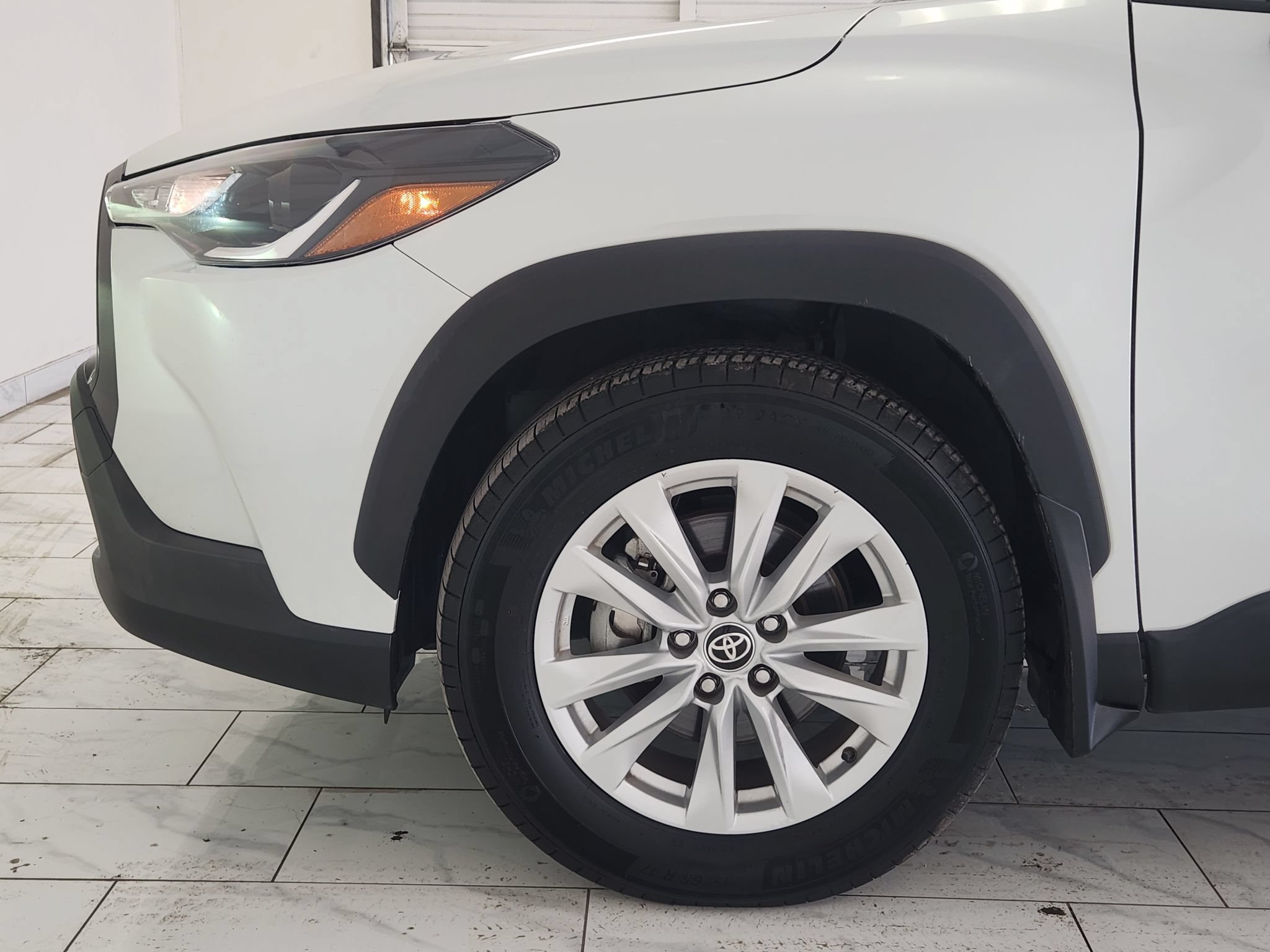 Used 2025 Toyota Corolla Cross LE FWD image 8