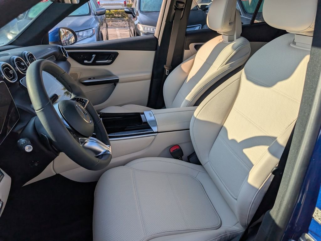 Used 2025 Mercedes-Benz GLC 300 image 10