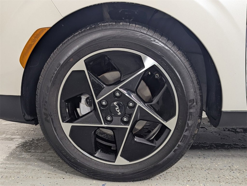 Used 2023 Kia Soul EX image 9