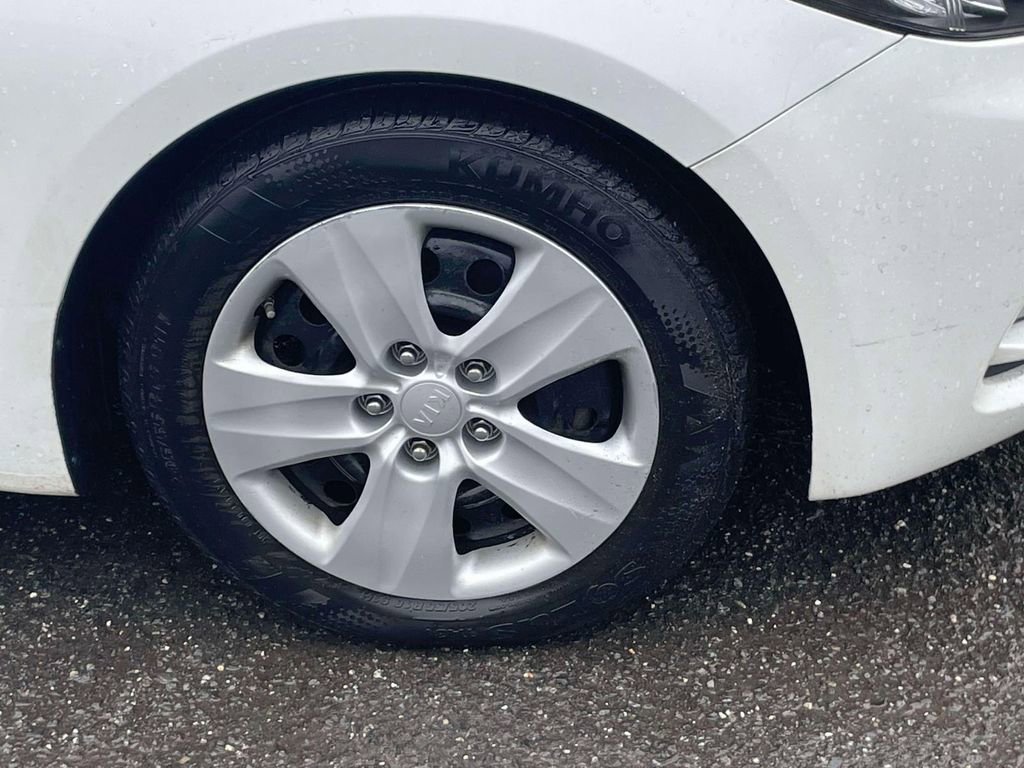 Used 2016 Kia Forte LX image 9