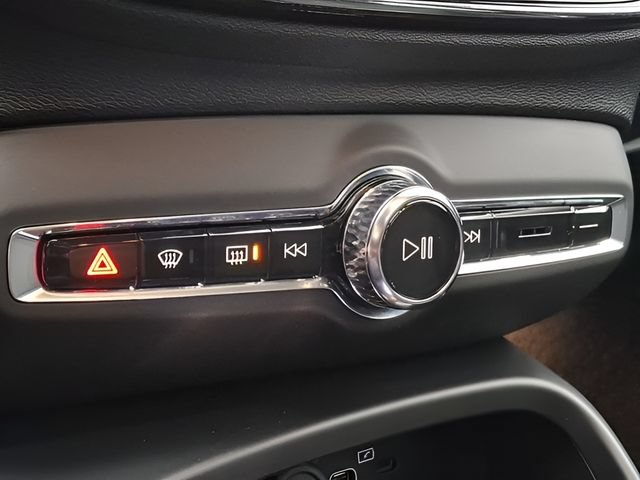 Certified 2026 Volvo XC40 B5 Plus AWD/4WD image 13