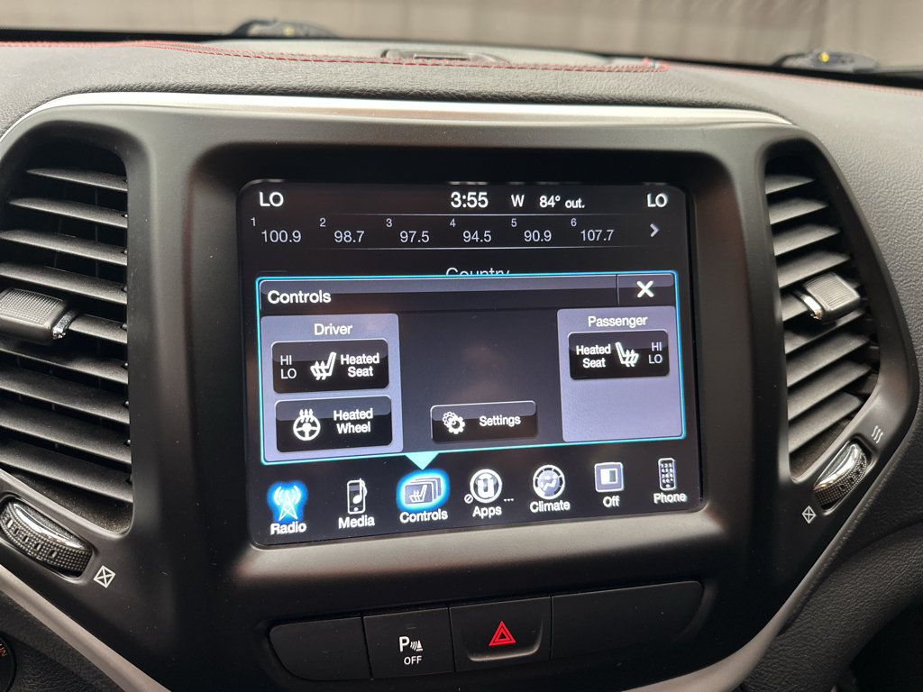 Used 2018 Jeep Cherokee Trailhawk w/ Cold Weather Group AWD/4WD image 16