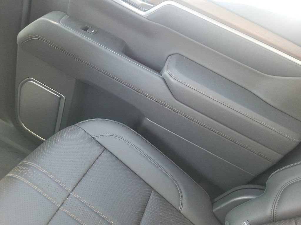 Used 2025 Chevrolet Silverado 1500 High Country w/ High Country Premium Package AWD/4WD image 14