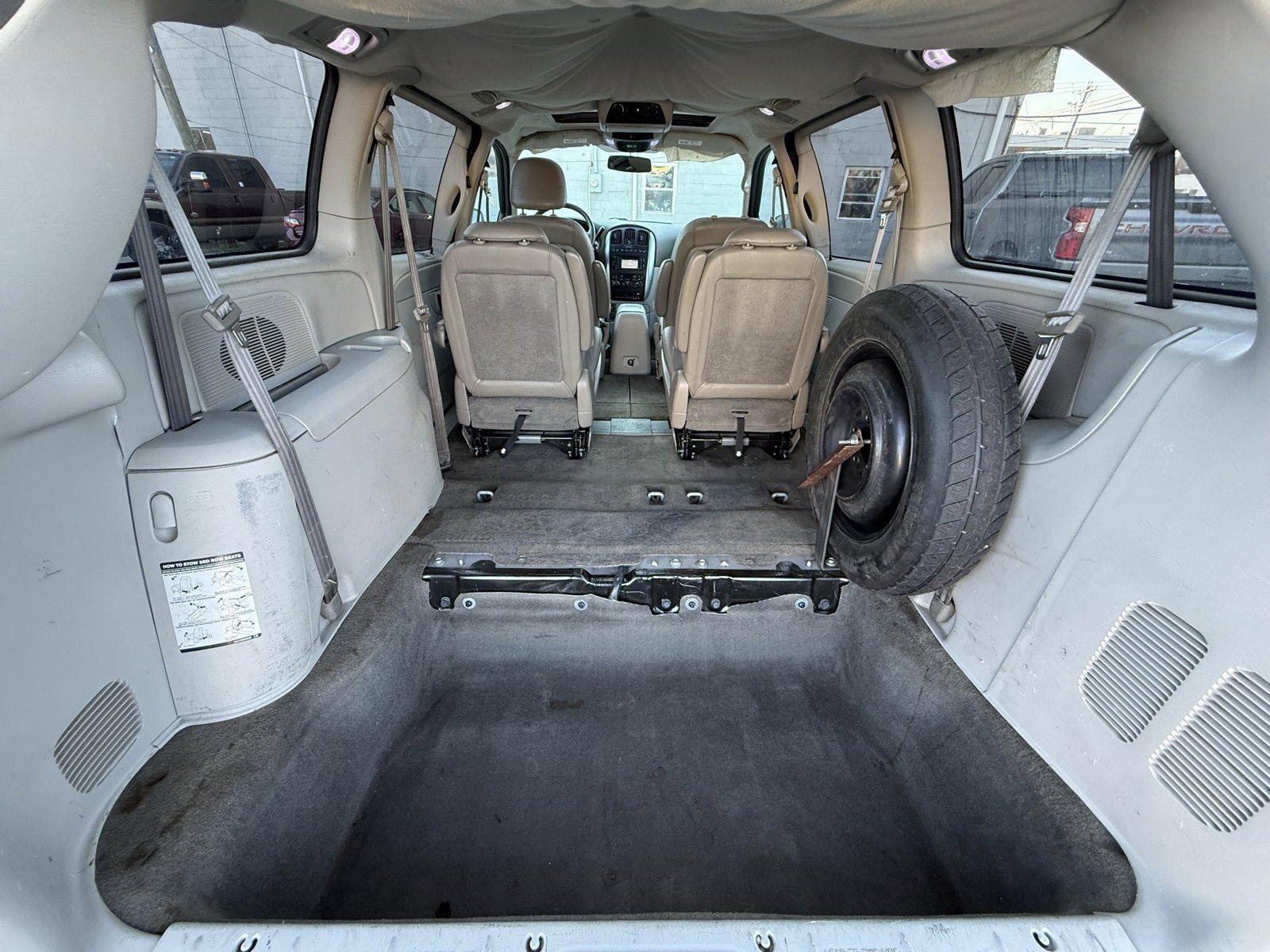 Used 2005 Chrysler Town & Country Touring image 19