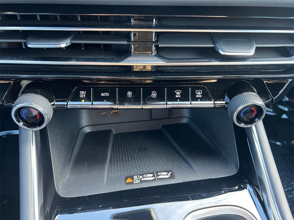 Used 2024 Chevrolet Traverse LT image 26