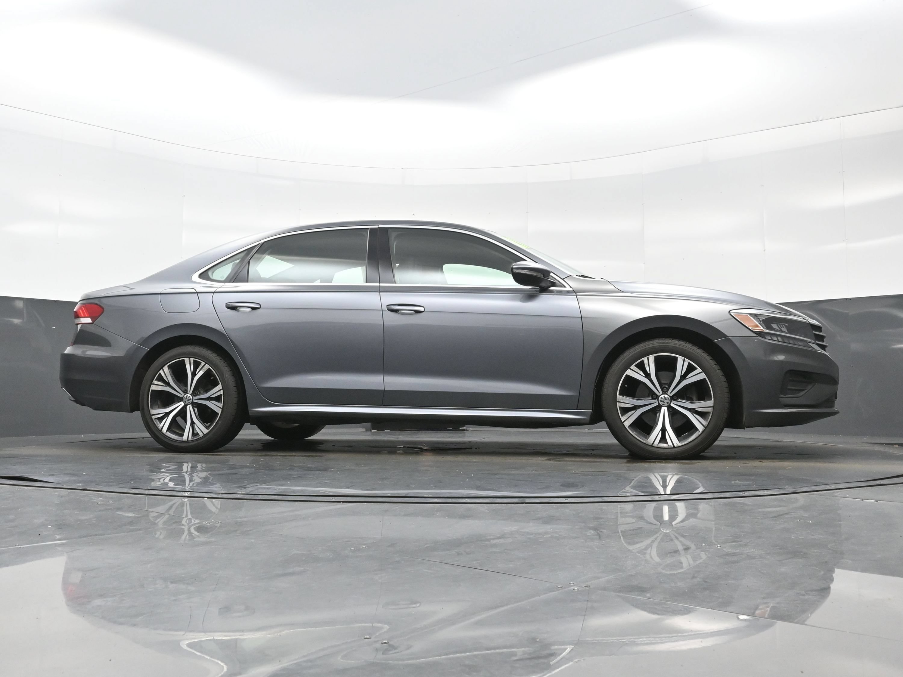 Used 2021 Volkswagen Passat 2.0T SE FWD image 29