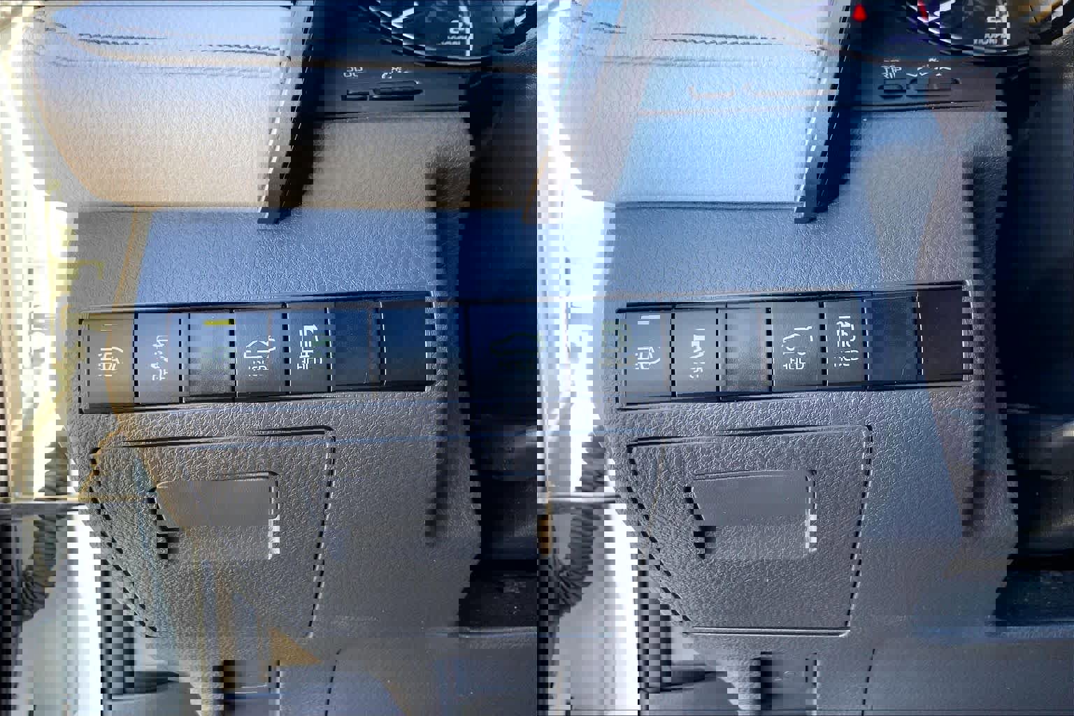 Used 2023 Toyota Camry SE image 32